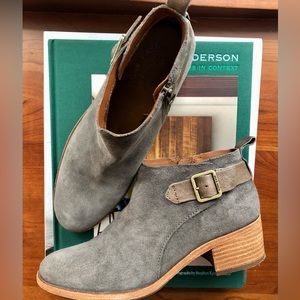 Lovely Kork-Ease Womens Sz 8 Mesa Ankle Boots Grey Suede Leather With zipper.